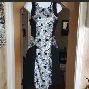 Great dress for a lovely date night, cocktail party, or evening wear.